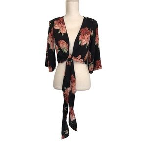 Windsor Kimono style tie front crop top size small